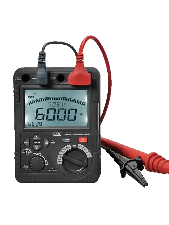 میگر دیجیتال 5000V DT-6605 از شرکت CEM Instruments یک دستگاه تست عایق (Insulation Tester) است که بهمنظور اندازهگیری مقاومت عایقی (IR)، ولتاژ، جریان و سایر پارامترهای الکتریکی در تجهیزات صنعتی، تاسیسات برقی و خطوط انتقال استفاده میشود. این دستگاه قابلیت اعمال ولتاژ آزمون تا 5000 ولت را دارد و بهطور گسترده در تعمیرات پیشگیرانه، نگهداری تجهیزات الکتریکی و بازرسی ایمنی کاربرد دارد. ✅ ویژگیهای کلیدی میگر دیجیتال 5000V ویژگی مشخصات 🔹 مدل DT-6605 🔹 نوع دستگاه مگر دیجیتال / تست کننده عایق 🔹 ولتاژ آزمون 50 V ~ 5000 V (قابل تنظیم) 🔹 محدوده اندازهگیری مقاومت 0.01 MΩ تا 400 GΩ 🔹 منبع تغذیه باتری لیتیومی داخلی (معمولاً 9.6V یا مشابه) 🔹 نمایشگر LCD با نور پسزمینه 🔹 حافظه داخلی ✅ دارای حافظه برای ذخیره نتایج تست 🔹 اتصال خارجی ✅ پورت USB / Bluetooth (در برخی نسخهها) 🔹 آلارم ✅ هشدار صوتی در صورت اتمام تست 🔹 استانداردهای ایمنی IEC 61010 CAT IV 600V, CAT III 1000V 🔹 مقاومت فیزیکی ضد ضربه، مناسب برای کار در محیطهای صنعتی 🔹 وزن حدود 1.2 کیلوگرم 📊 مشخصات فنی میگر دیجیتال 5000V عنصر مشخصات ولتاژ آزمون 50V / 100V / 250V / 500V / 1000V / 2500V / 5000V محدوده IR 0.01 MΩ تا 400 GΩ دقت اندازهگیری ±(5% ± 2 Digit) جریان خروجی ≥ 1.8 mA @ 5000V ولتاژ AC/DC 0 تا 600V AC/DC فرکانس 45 Hz ~ 66 Hz حافظه 1000 مورد تست (بسته به مدل) IP IP54 (مقاوم در برابر گرد و غبار و آبپاش) دمای کارکرد -10°C تا +50°C رطوبت ماکزیمم < 80% RH بدون شبنم اتصال داده USB / Bluetooth (در برخی مدلها) شارژ باتری بله – از طریق آداپتور یا USB 🧪 کاربردهای متداول میگر دیجیتال 5000V 🔌 تست عایقی موتورها، ژنراتورها و ترانسفورماتورها ⚙️ تست کابلهای برق فشار قوی 🔋 تشخیص خرابی عایق در تجهیزات الکتریکی 🏭 نگهداری پیشگیرانه در صنایع برق و انرژی 🛠️ بازرسی ایمنی تاسیسات برقی ساختمانی و صنعتی 📱 عملکرد و نحوه کار با میگر دیجیتال 5000V آمادهسازی دستگاه: دستگاه را روشن کنید. ولتاژ آزمون مورد نظر را انتخاب کنید. اتصال سیمها: سیم قرمز به ترمینال + (L) وصل شود. سیم مشکی به ترمینال - (E) وصل شود. در صورت وجود زمین، سیم سبز به ترمینال Ground متصل گردد. اجرای تست: دکمه TEST را فشار دهید. دستگاه ولتاژ اعمال کرده و مقاومت عایقی را اندازهگیری میکند. مشاهده نتایج: نتیجه تست (در واحد MΩ یا GΩ) روی نمایشگر LCD ظاهر میشود. در صورت داشتن حافظه، نتیجه قابل ذخیره است. پایان تست: دکمه TEST را رها کنید. دستگاه ولتاژ را کاهش داده و شارژ باقیمانده را تخلیه میکند.